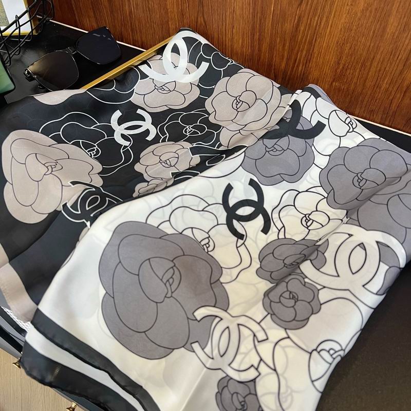 Chanel silk scarf 90-180cm E032928